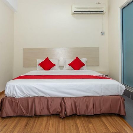Oyo 1158 906 Airport Hotell Malacca Exteriör bild