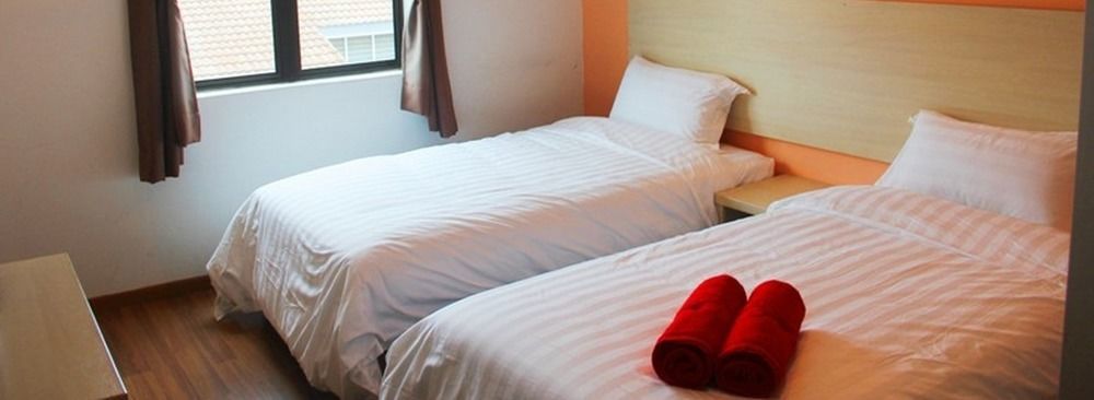 Oyo 1158 906 Airport Hotell Malacca Exteriör bild