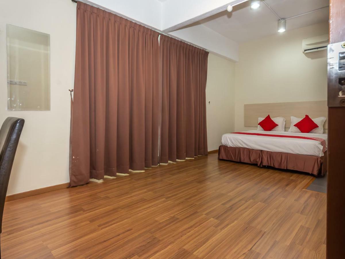 Oyo 1158 906 Airport Hotell Malacca Exteriör bild