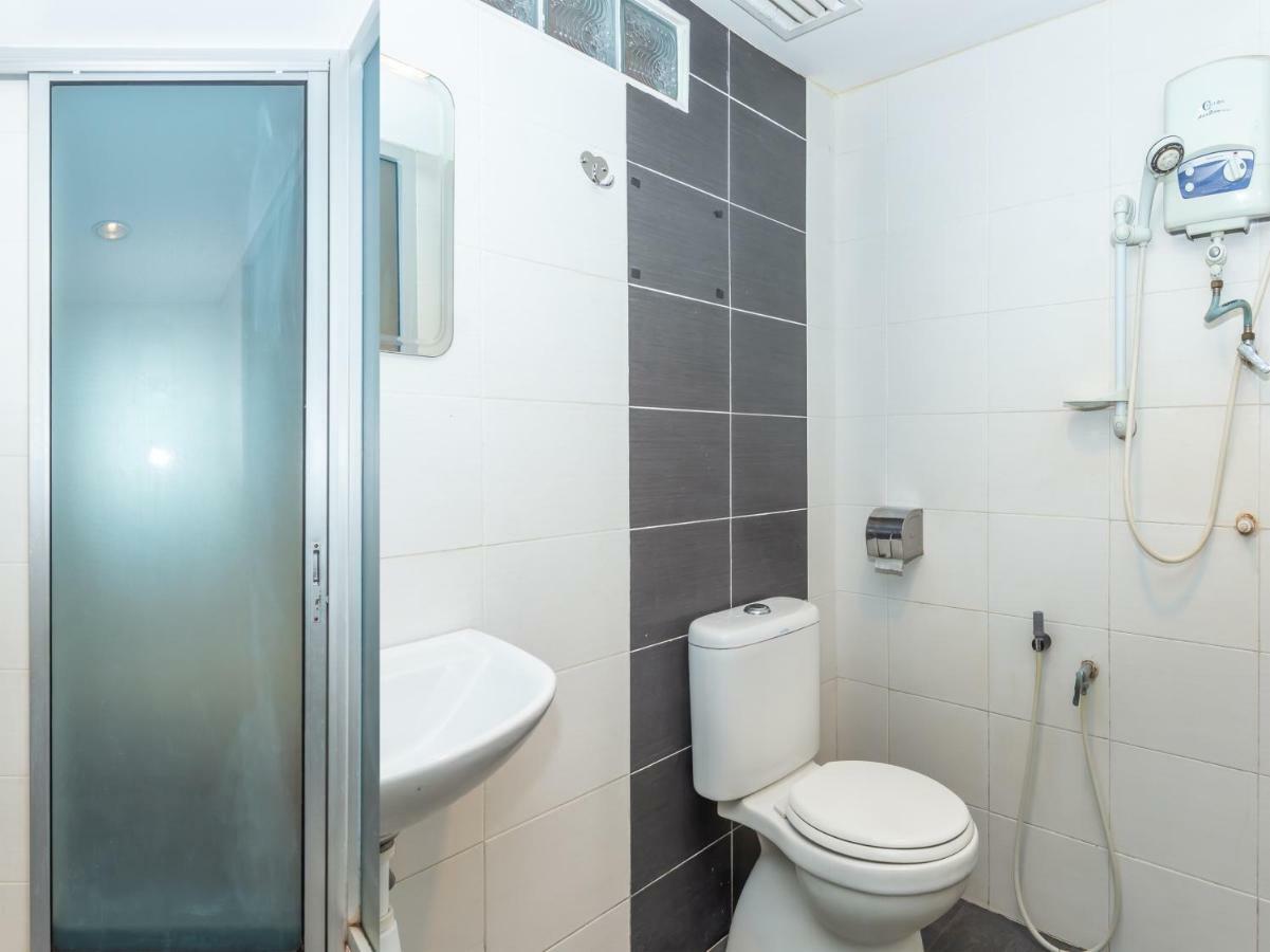 Oyo 1158 906 Airport Hotell Malacca Exteriör bild
