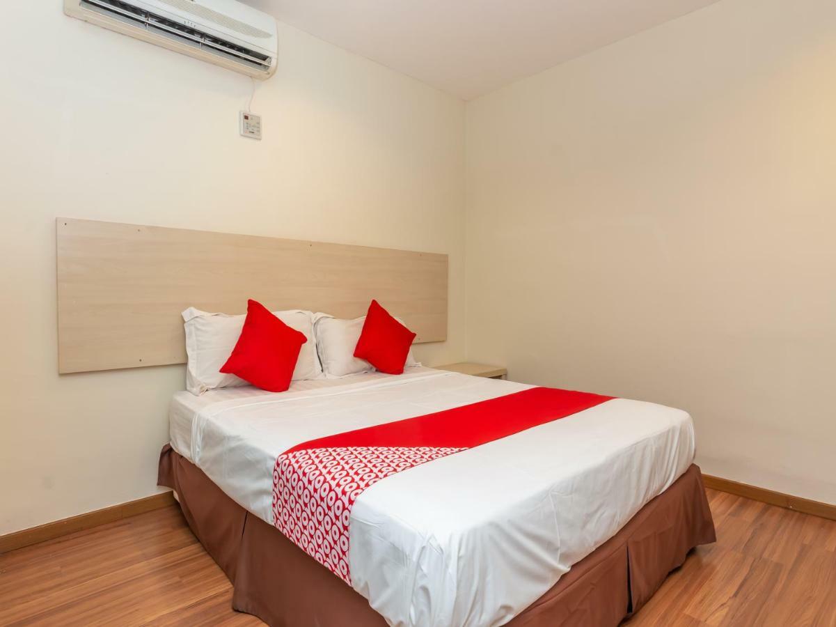Oyo 1158 906 Airport Hotell Malacca Exteriör bild