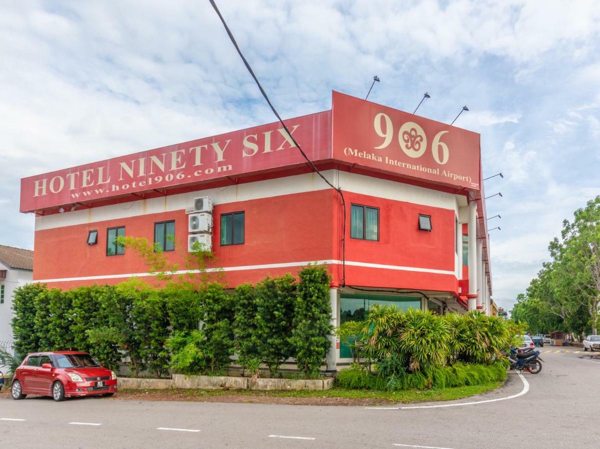 Oyo 1158 906 Airport Hotell Malacca Exteriör bild