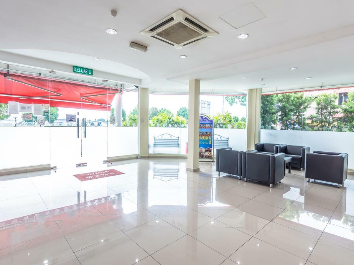 Oyo 1158 906 Airport Hotell Malacca Exteriör bild