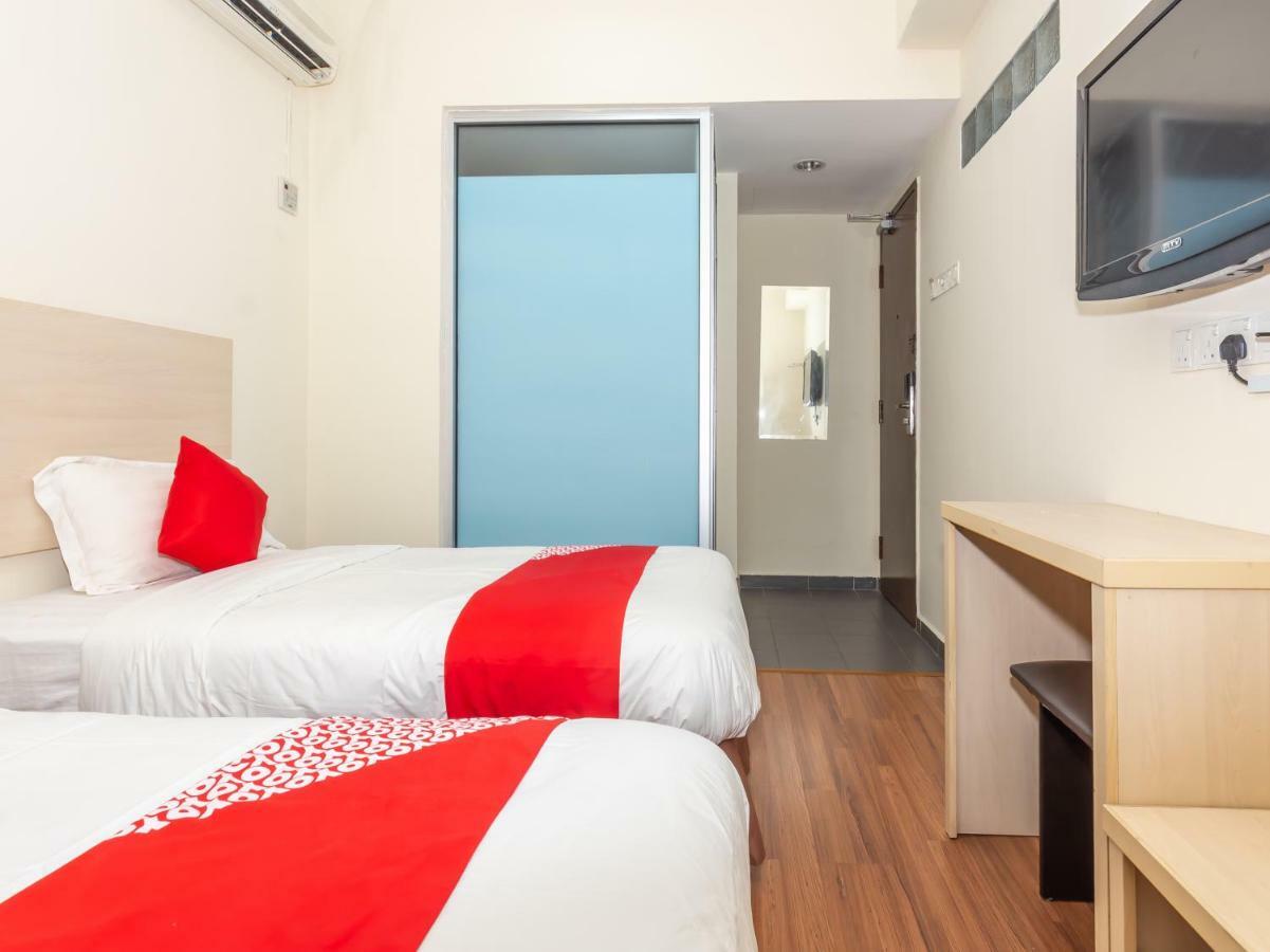 Oyo 1158 906 Airport Hotell Malacca Exteriör bild