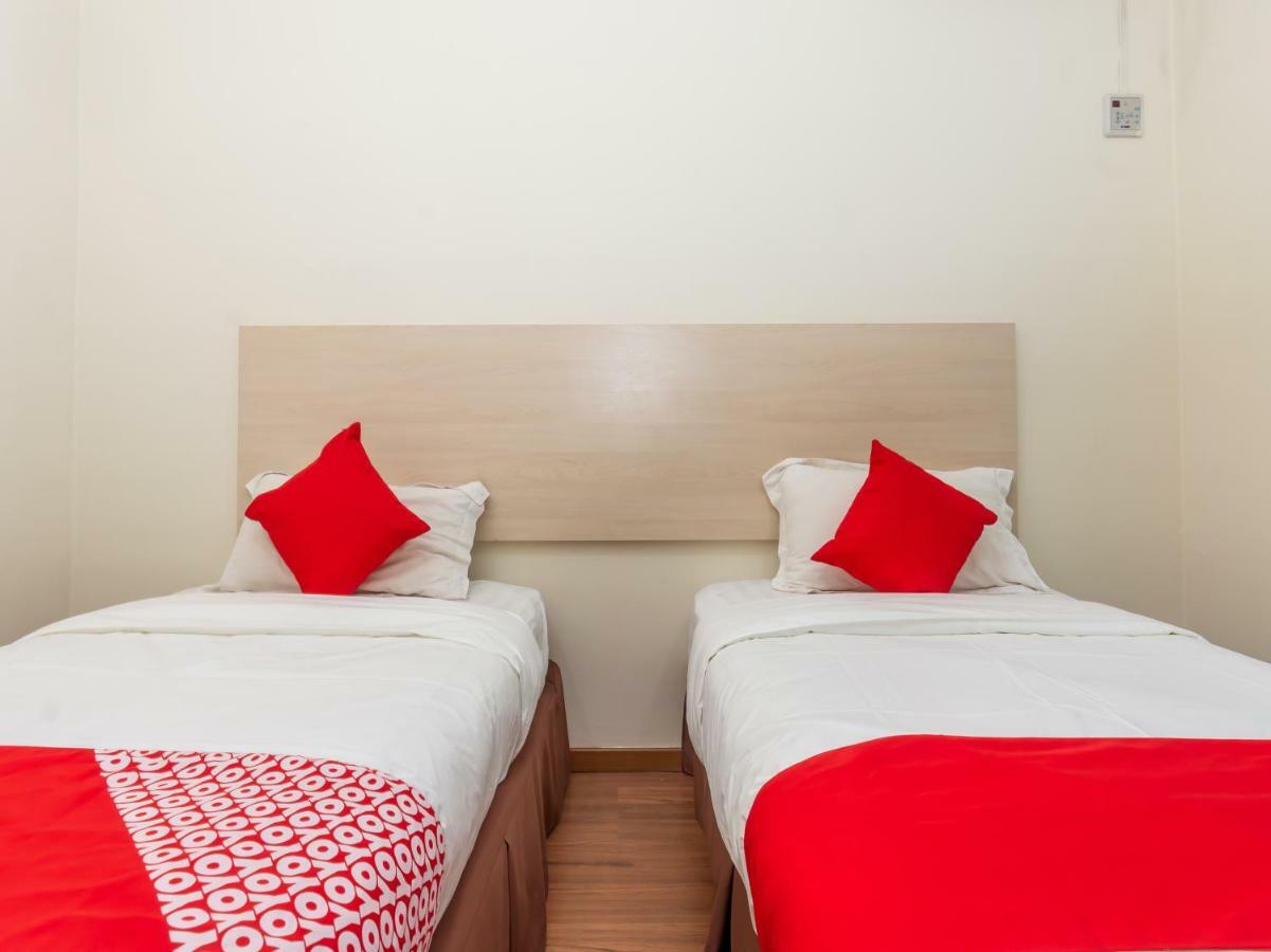 Oyo 1158 906 Airport Hotell Malacca Exteriör bild