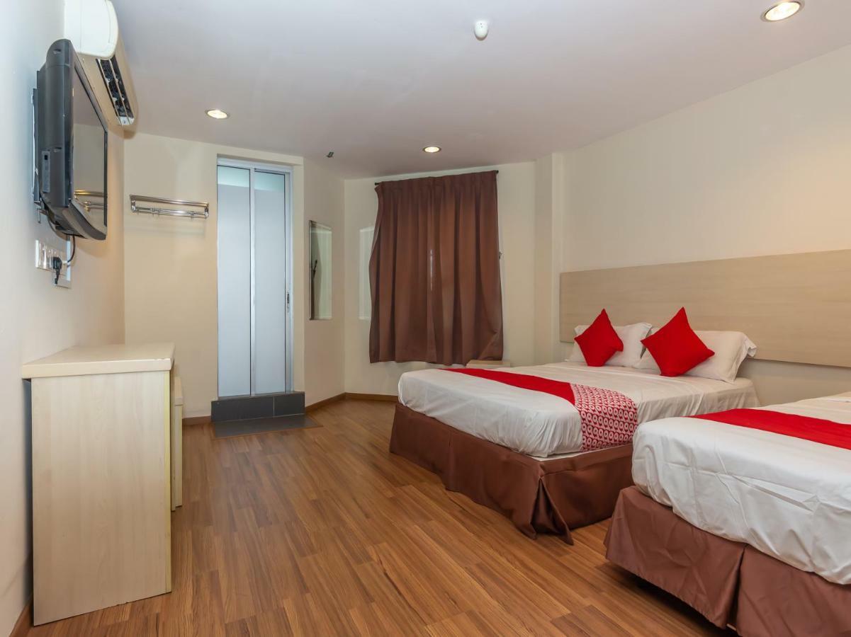 Oyo 1158 906 Airport Hotell Malacca Exteriör bild