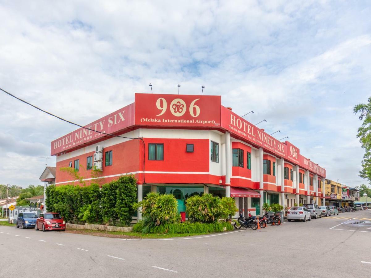 Oyo 1158 906 Airport Hotell Malacca Exteriör bild