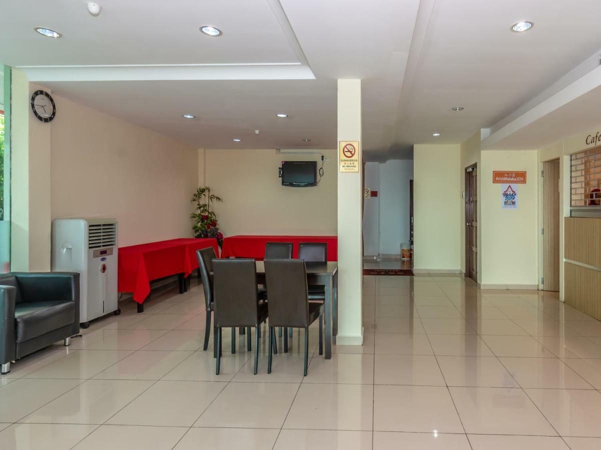 Oyo 1158 906 Airport Hotell Malacca Exteriör bild