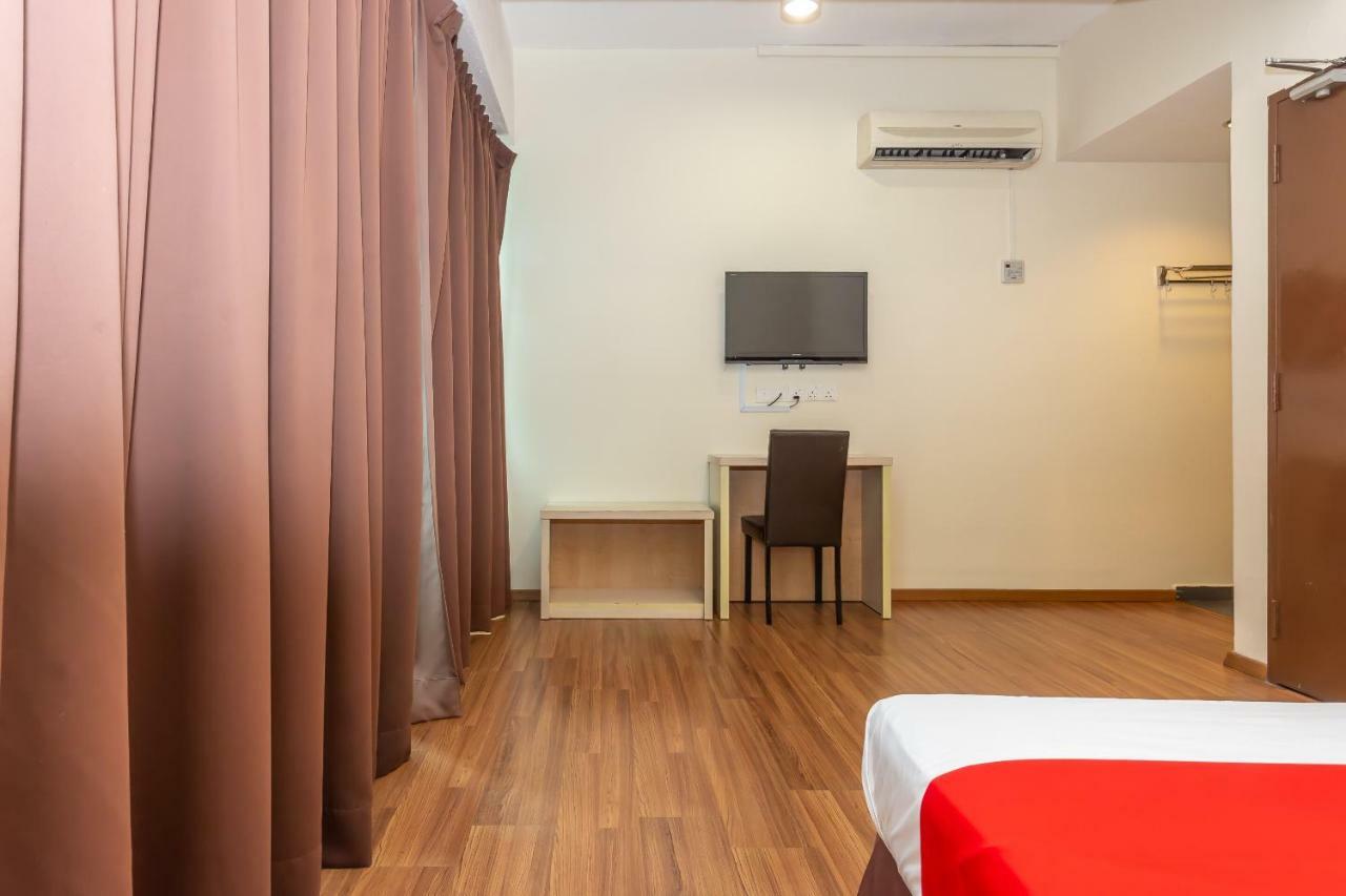 Oyo 1158 906 Airport Hotell Malacca Exteriör bild