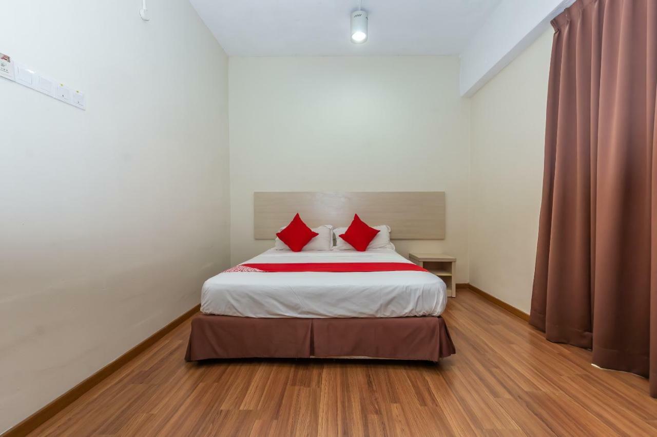 Oyo 1158 906 Airport Hotell Malacca Exteriör bild