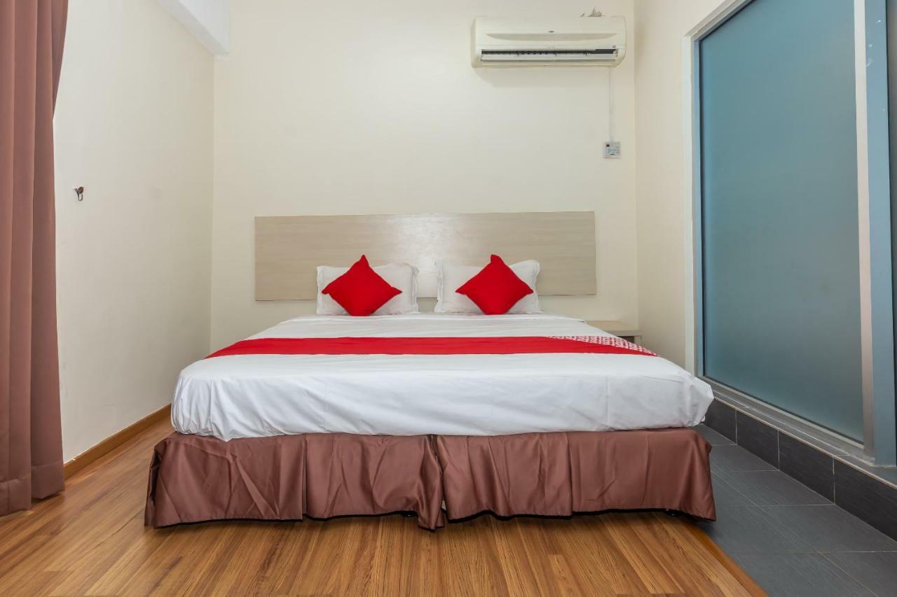 Oyo 1158 906 Airport Hotell Malacca Exteriör bild