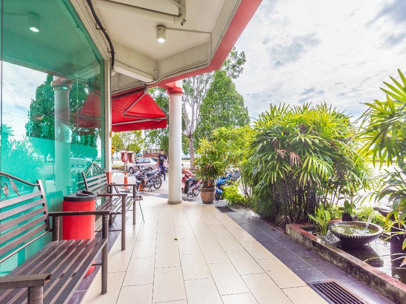 Oyo 1158 906 Airport Hotell Malacca Exteriör bild